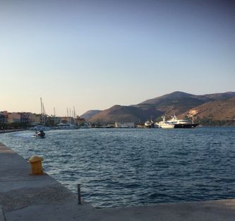 Le port d'Argostoli, sur l'ile de Kefalonia en Grèce, notre port d'arrivée.